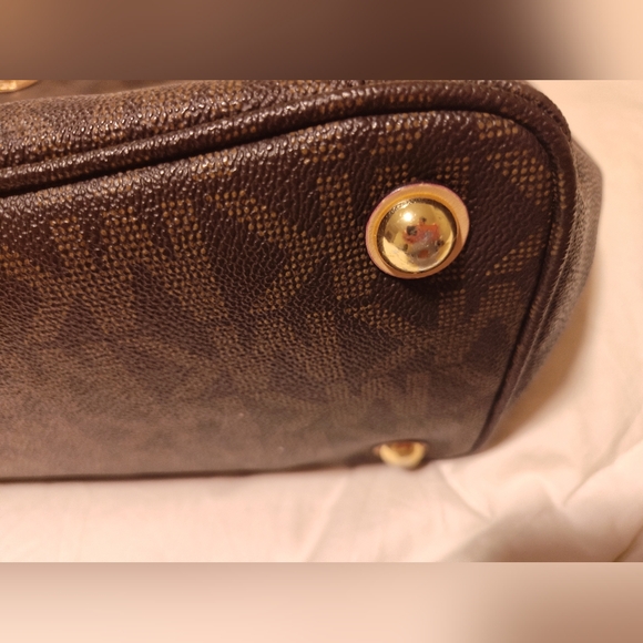 MICHAEL KORS MK Logo East West Signature Large Tote Brown Logo Charm - Picture 6 of 10